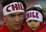 Hinchas chilenos listos para el partido inaugural. FOTO Reuters