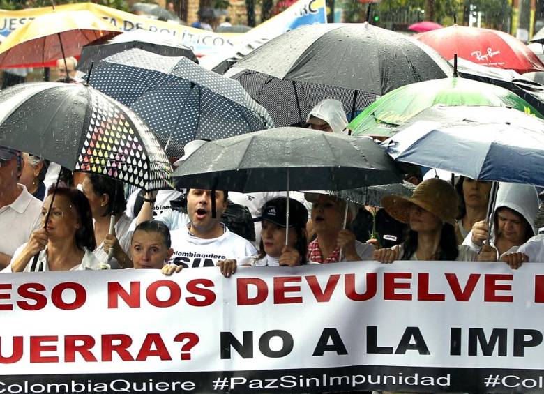 Según cálculos de los organizadores, la marcha en Medellín contó con la presencia de 2.000 personas aproximadamente. FOTO jaime pérez