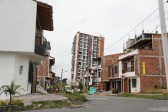 El edificio Altos del Lago cayó a las 10:10 a.m. en Rionegro. FOTO ESTEBAN VANEGAS