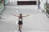 Los colombianos Leidy Tobón y Víctor Hugo Ocampo, ocuparon la segunda y tercera casilla, respectivamente, en los 42 k, siendo los mejores nacionales en la prueba. FOTO EDWIN BUSTAMANTE