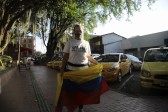 A pesar del llamado a la prudencia del primer mandatario local, ciudadanos se citaron a través de redes sociales y salieron con banderas por las calles de la ciudad. FOTO CARLOS VELÁSQUEZ