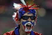 Hinchas chilenos listos para el partido inaugural. FOTO AP