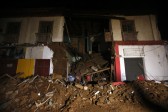 “Debemos lamentar la pérdida de las cinco personas que ya se han informado y agregar a otras tres, para hacer un total de ocho fallecidos”, dijo el ministro Burgos en una comparecencia en la sede de la Oficina Nacional de Emergencia (Onemi). FOTO AP