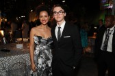 Nathalie Emmanuel e Isaac Hempstead, quien interpreta a Bran Stark en la noche de gala. FOTO AFP