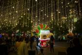 Envigado encendió hoy miércoles 18 de noviembre su alumbrado navideño, convirtiéndose en el primer municipio de Área Metropolitana en iluminar de colores sus calle y parques. Foto: Esteban Vanegas.