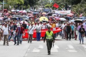En Medellín la protesta de los docentes salió de Adida hacia el Parque de Bolívar, luego recorrió la Avenida Oriental y tomó San Juan hasta llegar a la Alpujarra, donde concluyó. FOTO: Róbinson Saenz