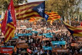 Miles de catalanes que están de acuerdo con la independencia salieron a celebrar al centro de Barcelona. FOTO AFP