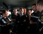 Ayer, Emmanuel Macron, presidente de Francia, se reunió con integrantes de la Armada de su país y su ministra de Defensa Florence Parly para tratar asuntos de seguridad nacional. FOTO afp