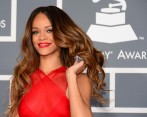 Topshop se apropió de la imagen de Rihanna y debe dejar de vender la camiseta sin mangas con el rostro de Rihanna. FOTO AFP