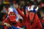 Hinchas chilenos listos para el partido inaugural. FOTO AP