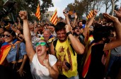 Miles de catalanes que están de acuerdo con la independencia salieron a celebrar al centro de Barcelona. FOTO REUTERS