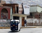Keiko Fujimori ha logrado su favoritismo apelando a una fuerte campaña y una inversión alta en publicidad, evidente en cualquier calle de Lima u otra ciudad principal del país. FOTO reuters