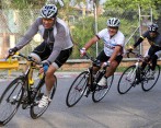 Los ciclistas aficionados son uno de los grupos de deportistas que más usa la pista múltiple del aeroparque Juan Pablo II, ubicada en la comuna 15 (Guayabal) de Medellín. FOTO julio césar herrera