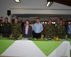 El gobernador Luis Pérez presidió el encuentro con alcaldes y autoridades del Oriente. FOTO cortesía gobernación de antioquia