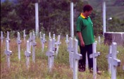 Las víctimas fueron enterradas en el cementerio local. Una fosa común sirvió para dar el último adiós a los que quedaron calcinados. EL COLOMBIANO