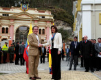 La canciller colombiana, María Ángela Holguín, con el actual ministro de Defensa de Ecuador, Ricardo Patiño. FOTO colprensa