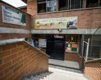 La I.E. Barrio Olaya Herrera permanece vacía por el aislamiento obligatorio decretado para los estudiantes. Alumnos aprenden desde casa. FOTO Julio césar herrera e. 