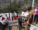 A comienzos de marzo, en algunos barrios de Medellín, como en Vallejuelos, habitantes protestaron porque tenían hambre. FOTO Julio césar Herrera