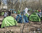Refugiados en todo el mundo sufren alto riesgo por la pandemia de coronavirus. En la imagen, un campamento en Calais, Francia. FOTO EFE