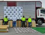 La Policía halló 774 kilos de marihuana y 93 kilos de coca dentro del camión. FOTO CORTESÍA POLICÍA ANTIOQUIA