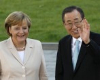 Angela Merkel, canciller de Alemania, y Ban Ki-moon, secretario general de la ONU, durante una cumbre G8. FOTO AP