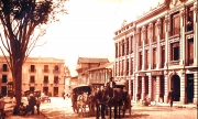 Cortesía Remington
La Escuela Remington de Comercio nació el 23 de septiembre de 1915 para enseñarle a la gente a manejar las máquinas de escribir Remington. Luego ofertó otros cursos no formales y en 1996 se convirtió en corporación universitaria. Además lidera el Politécnico Aburrá que concentra la educación no formal y el bachillerato. En la foto aparece uno de los primeros salones.
