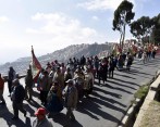 Ciudadanos hartos de la escasez de agua se volcaron a las calles de La Paz para culpar al gobierno por la actual crisis. FOTO afp