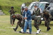 La captura de Fredy Escobar Moncada se produjo tras sobrevivir a un bombardeo militar, del que huyó para refugiarse en la población de Aguadas (Caldas). Su confesión sorprendió a todos los que lo conocieron, de civil.