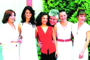 CortesíaCarmen Maura, Penélope Cruz, Yohana Cobo, Pedro Almodóvar, Chus Lampreave y Lola Dueñas. Los protagonistas de Volver.