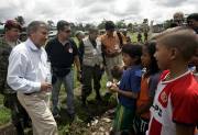 Dolores Ochoa, AP-Puerto Nuevo, Ecuador El ministro de Defensa de Ecuador, Wellington Sandoval, visitó esta semana Puerto Nuevo como señal de soberanía en ese territorio fronterizo.