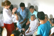Juan Fernando CanoEn la casa de la parte alta de Buriticá continuó la sencilla celebración. La música colombiana fue lo que más la cautivó.