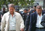 Colprensa, BogotáEl viernes fueron trasladados a Bogotá los congresistas Luis Eduardo Vives y Alfonso Campo, tras la orden de captura emitida por la Corte Suprema contra seis legisladores sindicados de posibles nexos con los paramilitares.