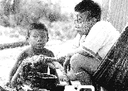 Fernando Vergara, AP, San José del GuaviareLos nukak maku, una pequeña y legendaria etnia, nómada, apenas descubierta en 1998, residente en la amazonia colombiana, está en peligro de extinción por la presión de los grupos armados, alertó Acnur desde Ginebra.