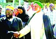 Salim Mitterand , Reuters-Mutsamudu , Comoros
Sambi (der.) tiene un gran carisma y los habitantes del pequeño archipiélago quedaron encantados con sus propuestas políticas.