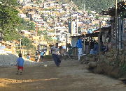 Este es el sector de El Siete, de la vereda Granizal, que comparten Bello y Copacabana. Son 130 familias provenientes de Altos de Oriente, quienes fueron desalojadas en octubre pasado.