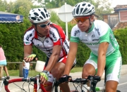 Róbinson SáenzRigoberto Urán, derecha, aprovecha la compañía de Marlon Pérez para recibir consejos. El nacido en Urrao, que tiene 20 años, es un corredor que hizo corta carrera en Colombia, y que por sus condiciones fue llamado de Europa. El año pasado estuvo durante ocho meses en el Tenax de Italia y ahora formará con el Unibet.com, elenco que presenta serias diferencias con el Pro Tour, porque no fue tenido en cuenta para ninguna de las carreras grandes.