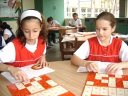 CortesíaFormación preescolar, básica primaria y secundaria en áreas de matemáticas, ciencias sociales, historia e idiomas.