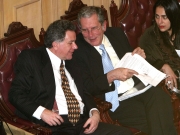 Colprensa, BogotáEl alto Comisionado para la Paz, Luis Carlos Restrepo, y el ministro del Interior, Carlos Holguín Sardi, defendieron durante un debate en la Cámara de Representantes, las últimas decisiones del Gobierno frente a las Auc.