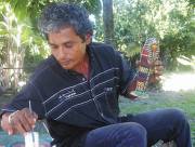 Gustavo Ospina ZapataEste es Leonardo Estrada, el escultor del sarcófago de Ramsés Escobar. En el momento fabrica réplicas del ataúd.