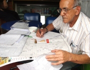 Hernán VanegasEdgardo Ruiz Barón es un apasionado de los crucigramas, quien diariamente compra los periódicos para desafiar su retentiva y agilidad mental.
