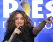 Reuters, Barranquilla"Tengo que guardar voz para el concierto, pero cuando empiezo hablar no hay quien me pare", dijo la artista, que se declaró orgullosa del trabajo de su Fundación Pies Descalzos, que proyecta la construcción de un colegio en Barranquilla.