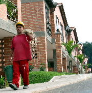 Cada año se construyen en el país 65.000 viviendas, que se quedan cortas para albergar a los 150.000 hogares que anualmente se conforman. Archivo