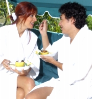 Una de las ideas que prefieren hoy las madres es que les obsequien la posibilidad de consentirse. Por ejemplo, un día en un spa o un masaje relajante, son opciones diferentes y solo para que ellas las disfruten.