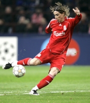 AP Fernando Torres nació el 20 de marzo de 1984 en Fuenlabrada, Madrid, España.