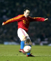 AP El español Andrés Iniesta anotó el tanto de la victoria de su selección sobre Inglaterra en el minuto 63.