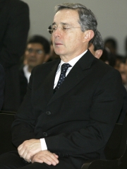AP El presidente Uribe reconoció el patriotismo del soldado Carlos Hernández León.