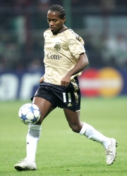 AP Zé Roberto, que jugó la pasada temporada en el Santos de Brasil, regresará a las filas del equipo alemán.