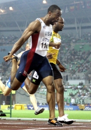 AP Tyson Gay batió al plusmarquista jamaiquino Asafa Powell.