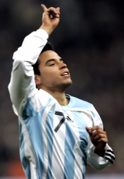 AP El argentino Javier Saviola marcó el gol de la victoria de la albiceleste sobre Francia en el minuto 15..
