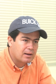 Juan David Burgos, especialista en carros antiguos y clásicos